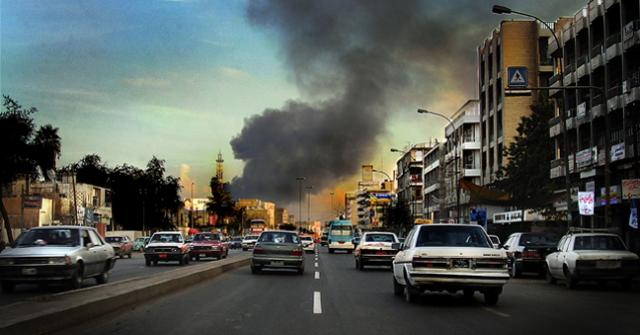 Busy Baghdad street and explosion, January 2004 (John Grant)